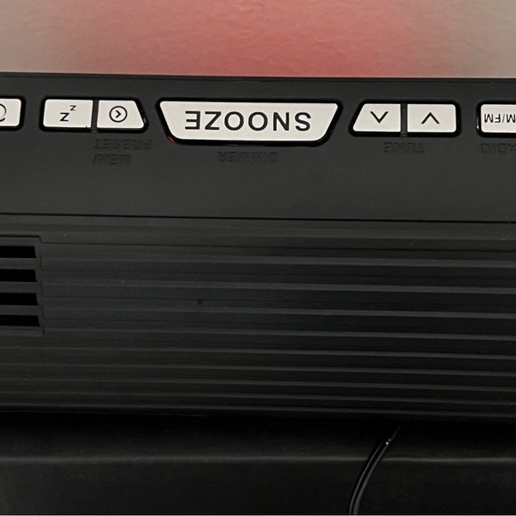 Digital Alarm Clock RADIO with Red LED Display - Picture 3 of 4